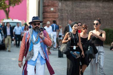 Florence, İtalya-Haziran 15: Pitti Immagine Uomo, Floransa, İtalya, 15 Haziran 2017, moda insanlara