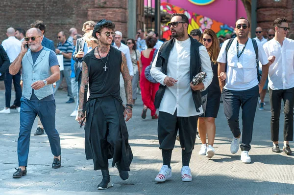 Florens, Italien-juni 15: Mode personer på Pitti Immagine av me — Stockfoto