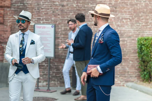 Florence, İtalya-Haziran 15: Pitti Immagine Uomo, Floransa, İtalya, 15 Haziran 2017, moda insanlara