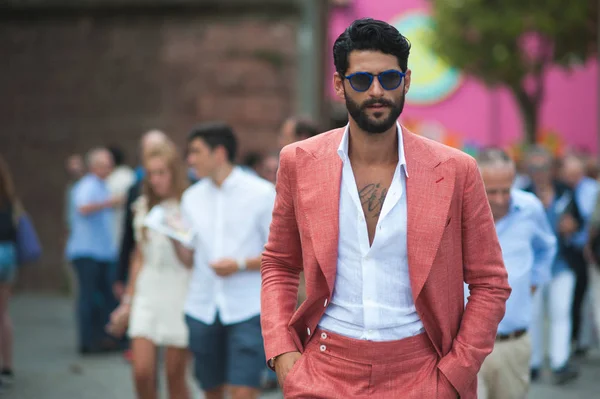 FLORENCE, ITALY-JUNE 15: Fashion people at Pitti Immagine of Uom — Stock Photo, Image