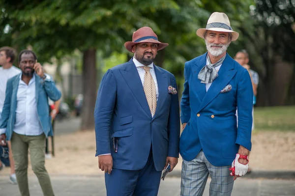 FLORENCIA, ITALIA-JUNIO 15: Gente de moda en Pitti Immagine de Uom —  Fotos de Stock