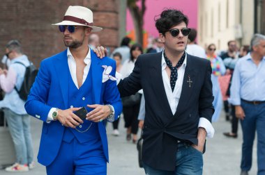 Florence, İtalya-Haziran 15: Pitti Immagine ölçü birimini, moda insanlara