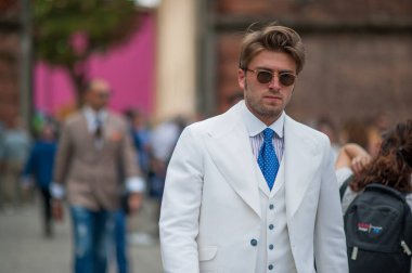Florence, İtalya-Haziran 15: Pitti Immagine ölçü birimini, moda insanlara