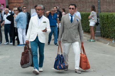 Florence, İtalya-Haziran 15: Pitti Immagine ölçü birimini, moda insanlara