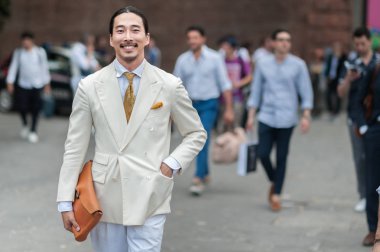 Florence, İtalya-Haziran 15: Pitti Immagine ölçü birimini, moda insanlara