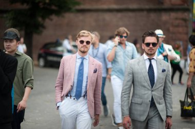 Florence, İtalya-Haziran 15: Pitti Immagine ölçü birimini, moda insanlara