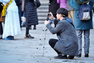 Florence, İtalya - turist almak fotoğraf Sa cathedral yakınındaki