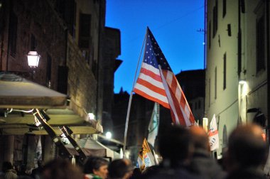 Florence, İtalya - 12 Kasım 2016: i karşı tezahür insanlar
