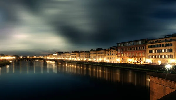 Panorama de la rivière Arno au coucher du soleil — Photo