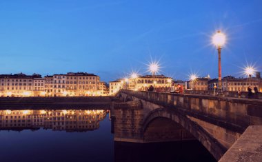 Florence, İtalya - Aprill 01: Santa Trinita köprü Floransa, 