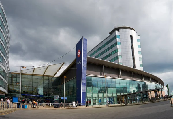 Manchester, İngiltere - 23 Ağustos 2017: Piccadilly istasyonu Manchest