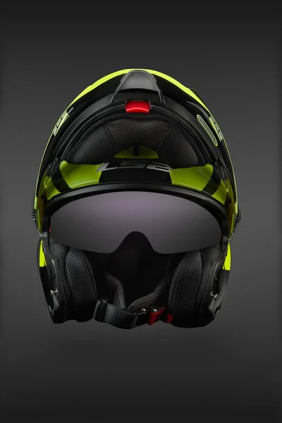 LONDRA, REGNO UNITO: Nuovo modello di casco moto LS2 flip up — Foto Stock