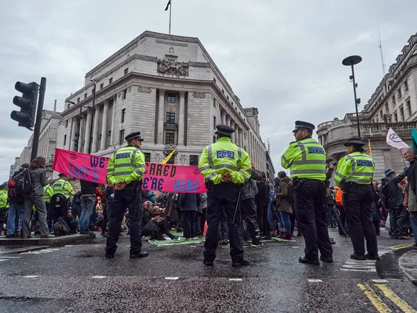 Londra, Birleşik Krallık - 14 Ekim 2019: Londra 'da İklim Eylemcileri tarafından resmi olmayan gösteriler