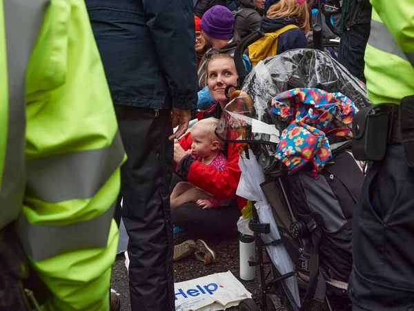 Londra, Birleşik Krallık - 14 Ekim 2019: Londra 'da İklim Eylemcileri tarafından resmi olmayan gösteriler