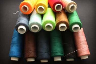 renk iş parçacığı kümesi