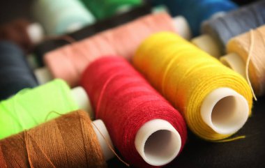 renk iş parçacığı kümesi