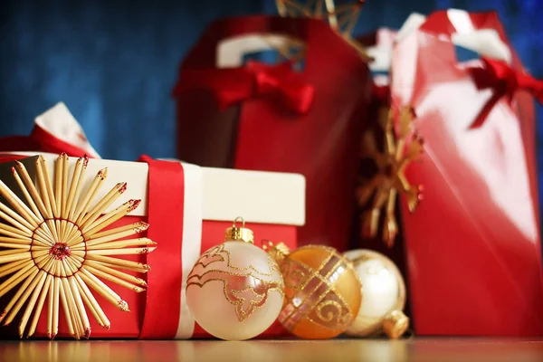 Cartão de Natal com caixas de presente — Fotografia de Stock