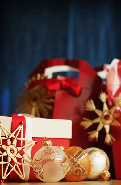 Cartão de Natal com caixas de presente — Fotografia de Stock