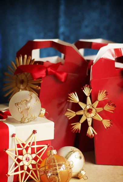 Cartão de Natal com caixas de presente — Fotografia de Stock