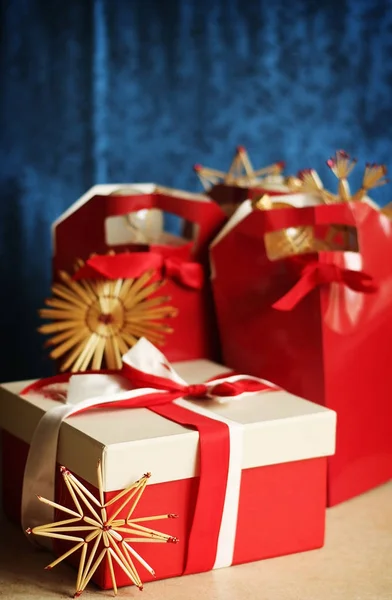 Kartka świąteczna z pudełkami — Zdjęcie stockowe