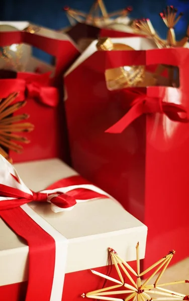 Tarjeta de Navidad con cajas de regalo —  Fotos de Stock