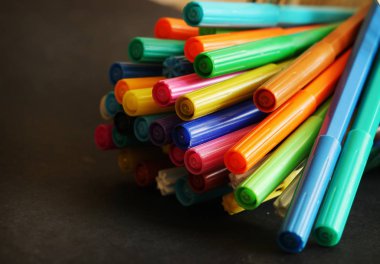 Renkli kalemler güzel dizi