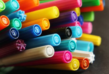 Renkli kalemler güzel dizi