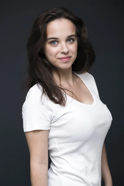 Retrato Estúdio Mulher Jovem Bonita Cor Escura Cabelos Olhos Azuis — Fotografia de Stock