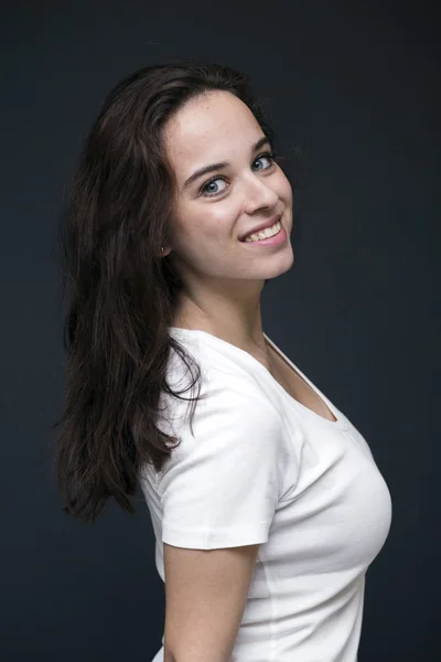 Retrato Estúdio Mulher Jovem Bonita Cor Escura Cabelos Olhos Azuis — Fotografia de Stock