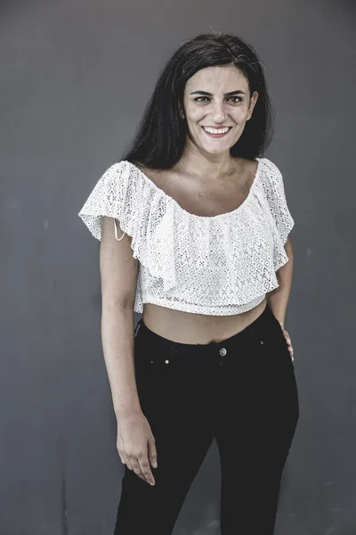 Ung Och Vacker Mellanöstern Kvinna Studio Porträtt Mörk Färg Haired — Stockfoto