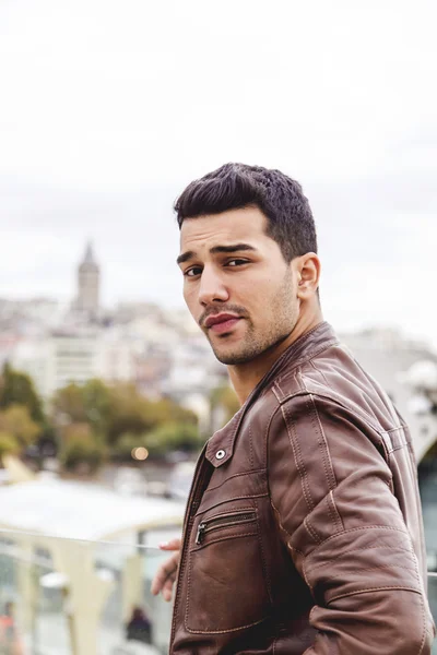 Jeune Attrayant Portrait Homme Moyen Orient Istanbul Tournage Plein Air — Photo