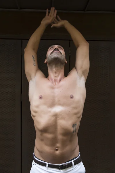 Sportieve jongeman portret, knappe topless mannelijk model headshot, mannelijke schoonheid concept — Stockfoto