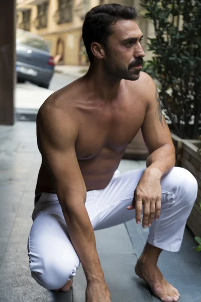 Atlético jovem retrato, bonito topless masculino modelo headshot, conceito de beleza masculina — Fotografia de Stock