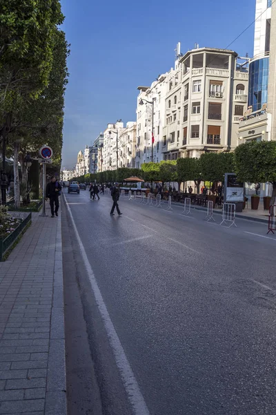 Αυτός πόλης κέντρο της Τύνιδας, τυνησιακή πρωτεύουσα. Κτίρια και μνημεία γύρω από τη λεωφόρο Habib Bourguiba — Φωτογραφία Αρχείου