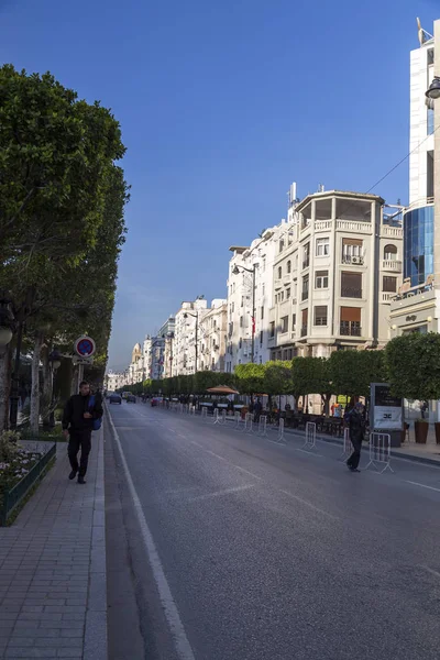 He city center of Tunis, Tunisian capital. Buildings and monuments around Habib Bourguiba Avenue — Stock Photo, Image