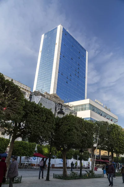 E centre-ville de Tunis, capitale tunisienne. Bâtiments et monuments autour de Habib Bourguiba Avenue — Photo