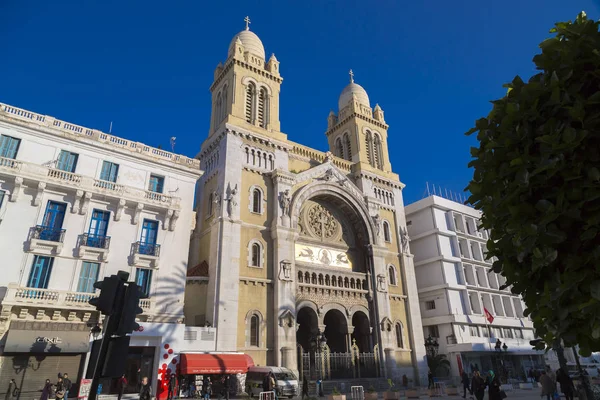 Cathedral of St. Vincent Paul i Avenue Habib Bourguiba, Tunis, Tunisien — Stockfoto