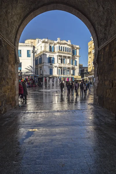 バブ エル バールや、チュニジアの首都、チュニスの旧市街メディナのポルト ・ ド ・ フランス — ストック写真