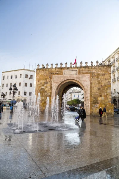 Bab el Bhar o Porte de France en La Medina, la antigua ciudad de Túnez, la capital tunecina — Foto de Stock