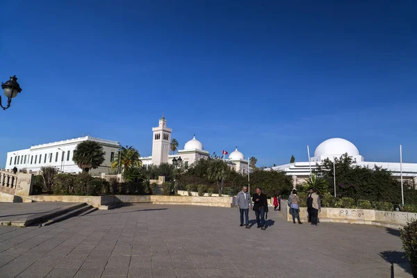 市庁舎、チュニジア国立記念碑、ラ メディナ チュニス公共広場. — ストック写真