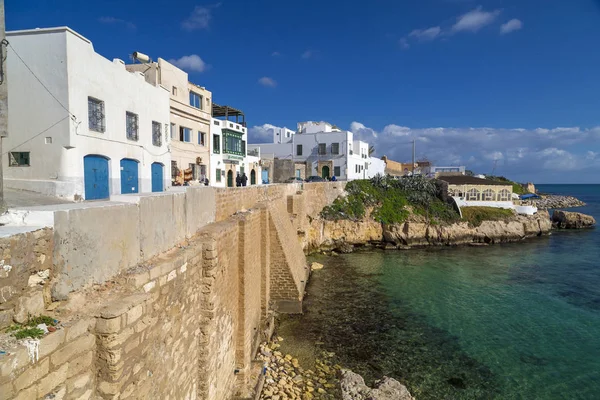 Vista dalla città di Mahdia nel governatorato di Mahdia, situata lungo la costa mediterranea della Tunisia . — Foto Stock