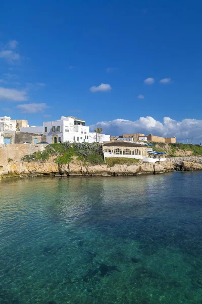 Vista dalla città di Mahdia nel governatorato di Mahdia, situata lungo la costa mediterranea della Tunisia . — Foto Stock