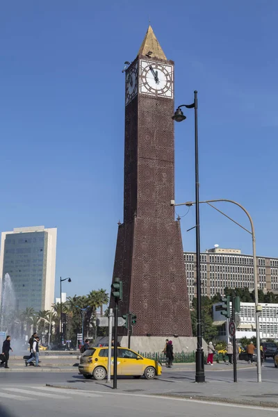 Torre do relógio monumento na praça central de Túnis — Fotografia de Stock