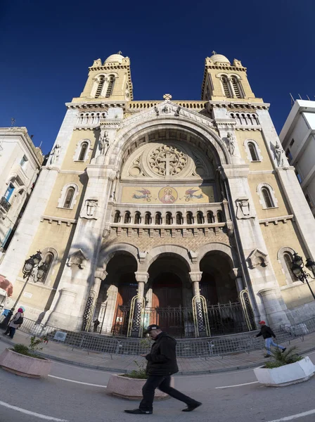 Kathedrale des heiligen vincent paul in der avenue habib bourguiba, tunis, tunesien — Stockfoto