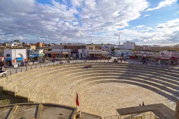 El jem Stadtansicht vom römischen Amphitheater von thysdrus, einer Stadt im Mahdia-Gouvernement von Tunesien. — Stockfoto