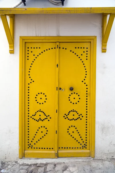 Puerta tradicional tunecina vieja — Foto de Stock