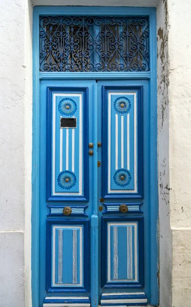 Hagyományos régi tunéziai ajtó — Stock Fotó