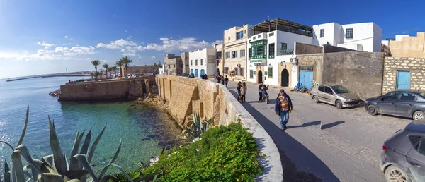 Vista dalla città di Mahdia nel governatorato di Mahdia, situata lungo la costa mediterranea della Tunisia . — Foto Stock
