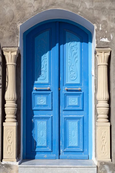 Традиционные старые двери Туниса — стоковое фото
