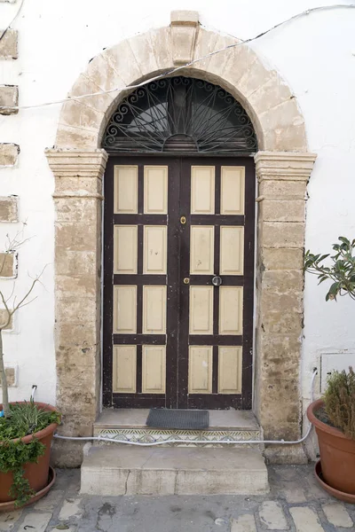 Puerta tradicional tunecina vieja —  Fotos de Stock